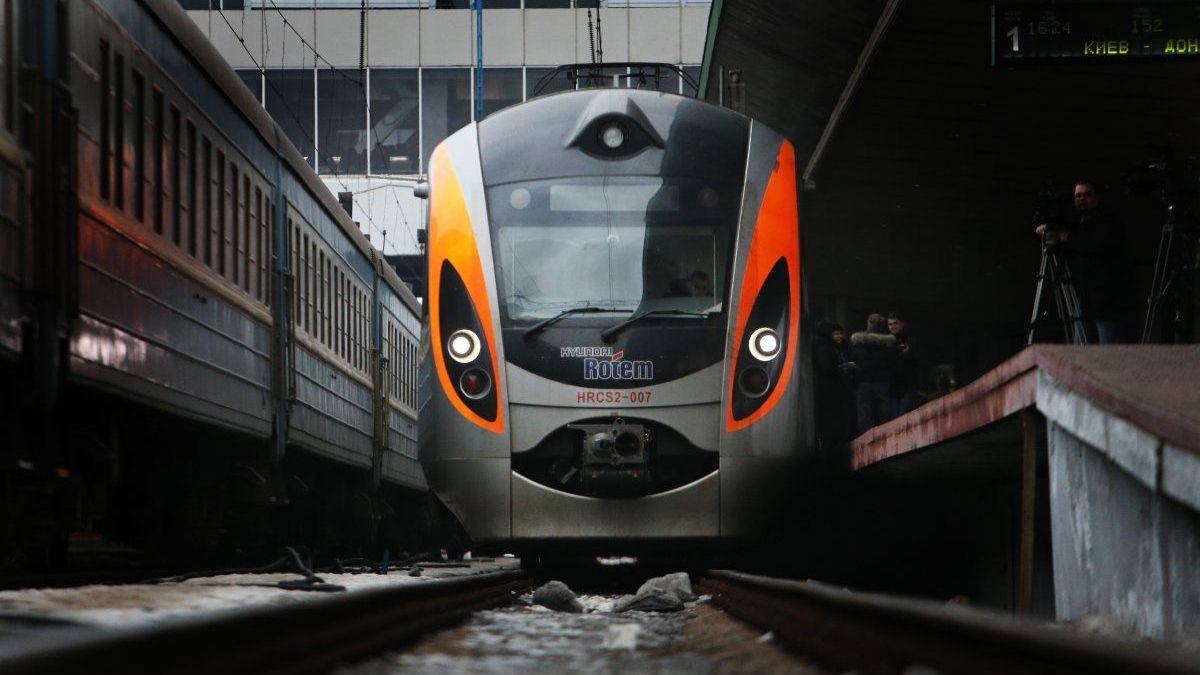 Укрзалізниця відновлює повернення квитків через інтернет