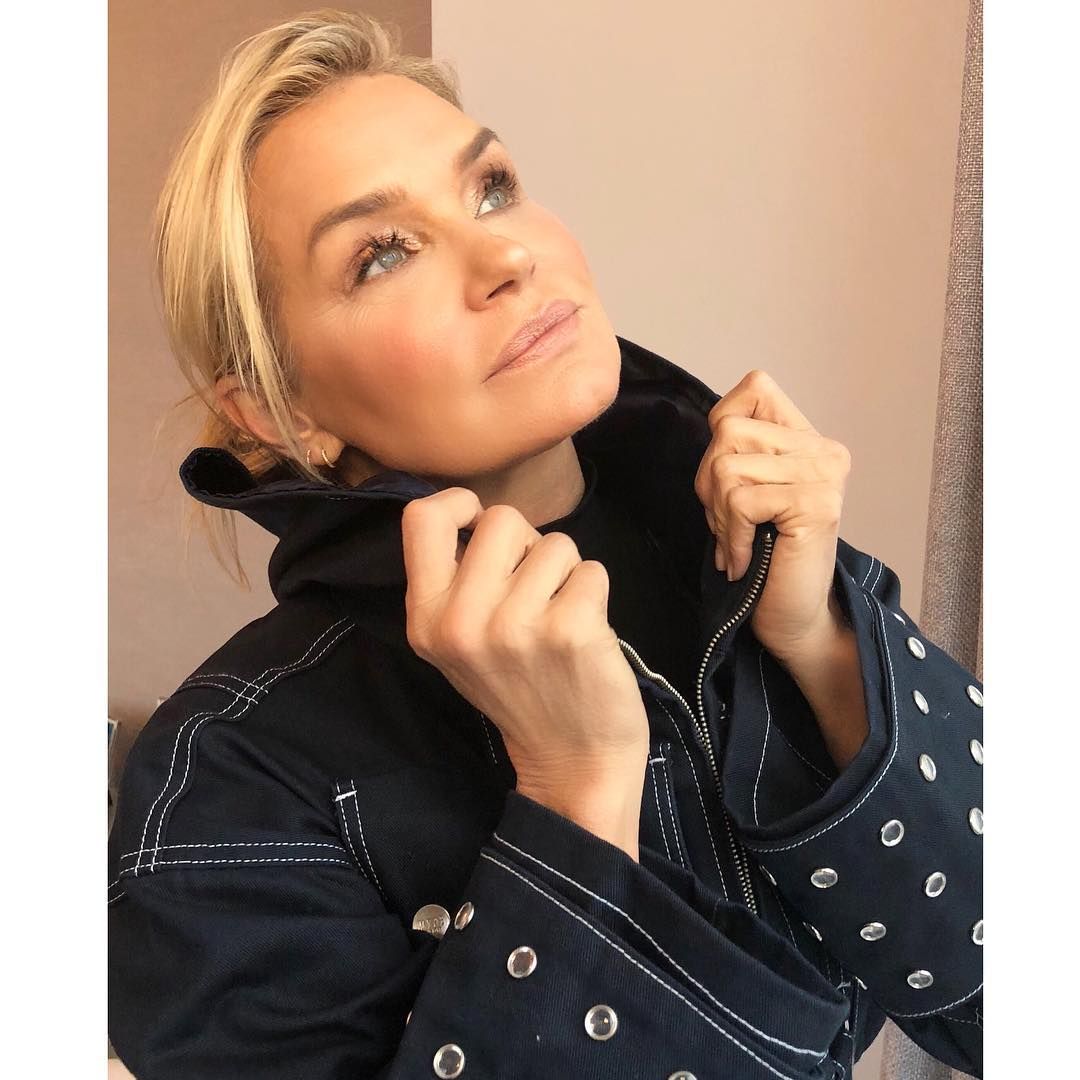 Відверте зізнання: мама сестер Хадід показала перше фото без імплантів