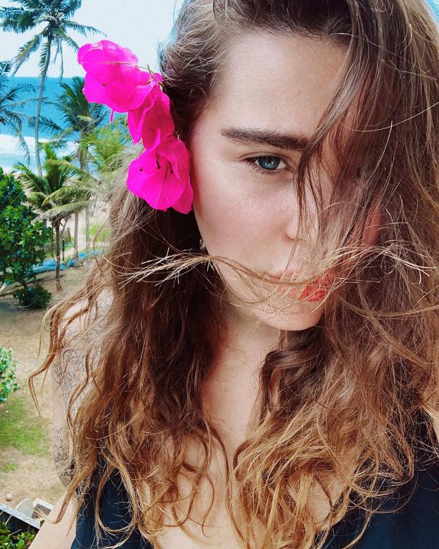 Солістка KAZKA показала пікантне фото з відпочинку - фото 301682