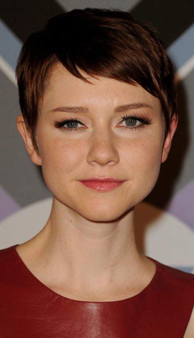 Ці стрижки найкраще підійдуть дівчатам із круглим обличчям - фото 301983