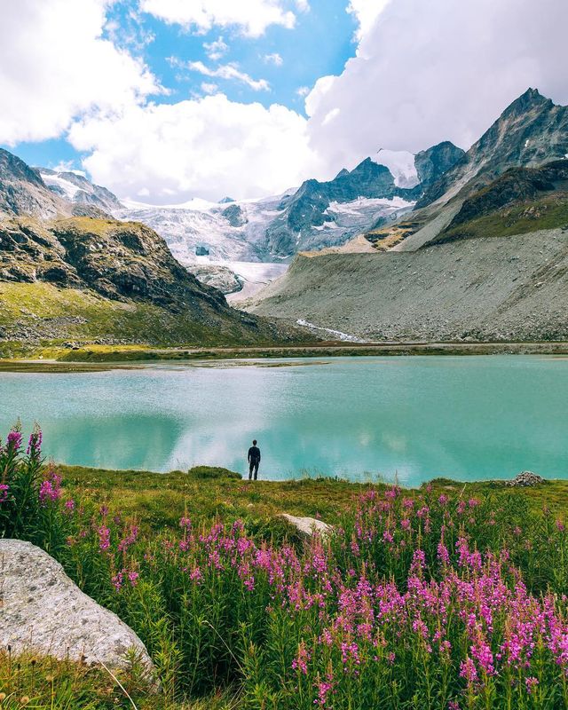 Яскраві подорожі світом від Мері Квінсі: ефектні фото - фото 302095