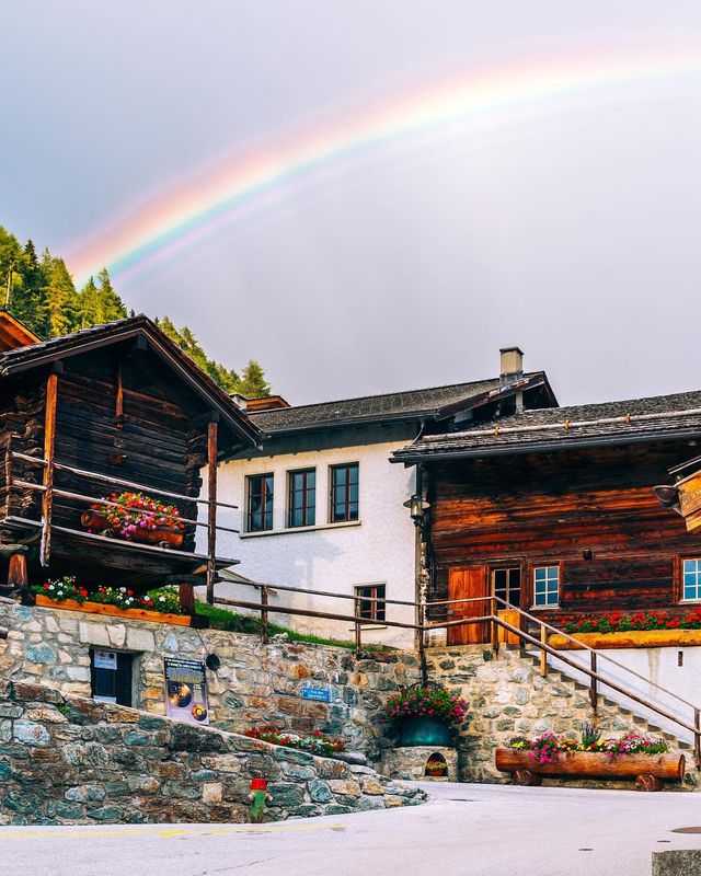 Яскраві подорожі світом від Мері Квінсі: ефектні фото - фото 302102