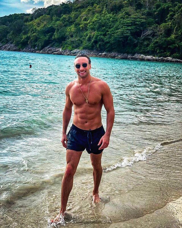 Іраклі Макацарія ділиться спекотними фото з відпочинку - фото 302142