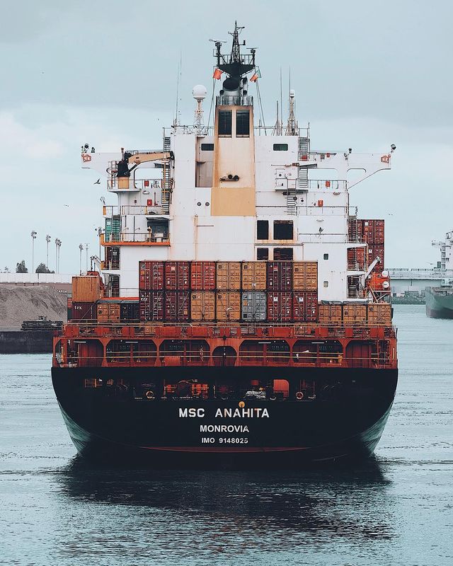 Життя на кораблі: будні моряків у захопливих фото - фото 302177