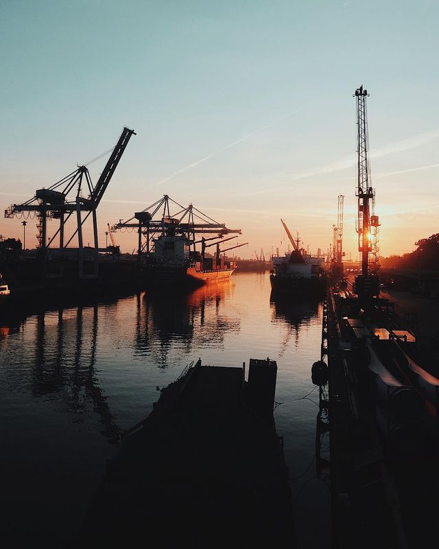 Життя на кораблі: будні моряків у захопливих фото - фото 302180