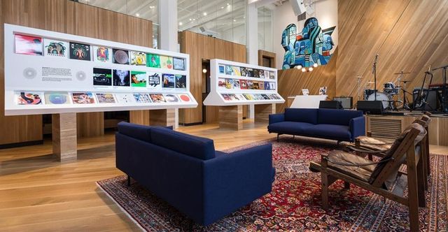 Фізичний магазин від Bandcamp - фото 302232