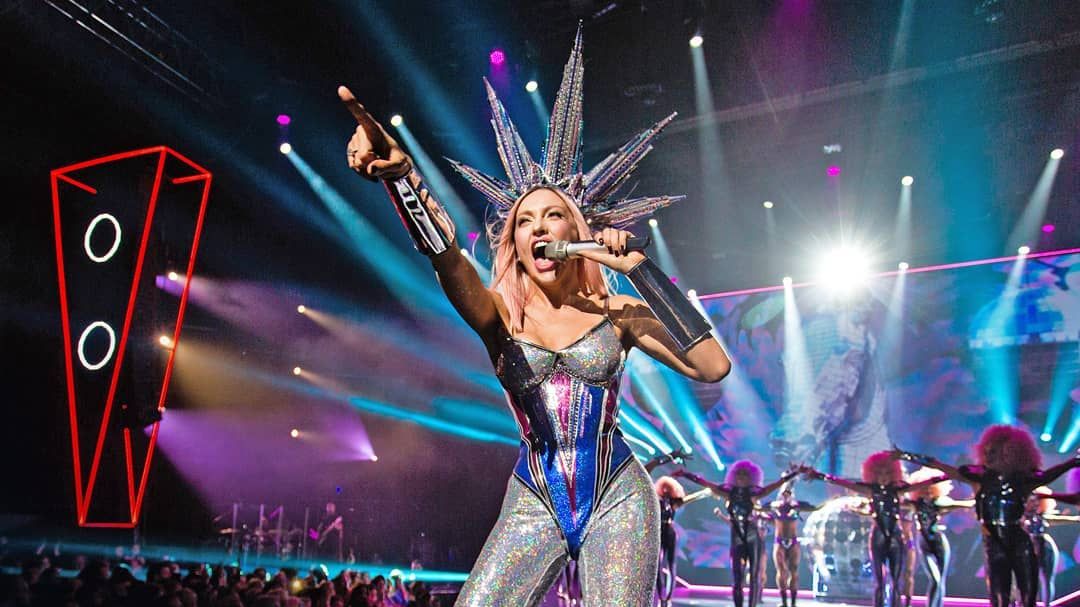 Оля Полякова поділилася знімком з донькою в екзотичних образах