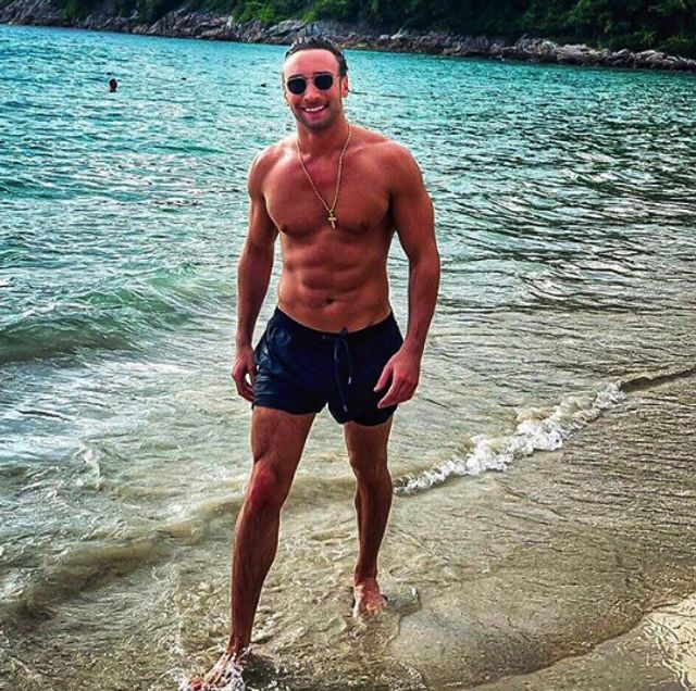 Іраклі Макацарія показав ідеальну фігуру на пляжі - фото 302383