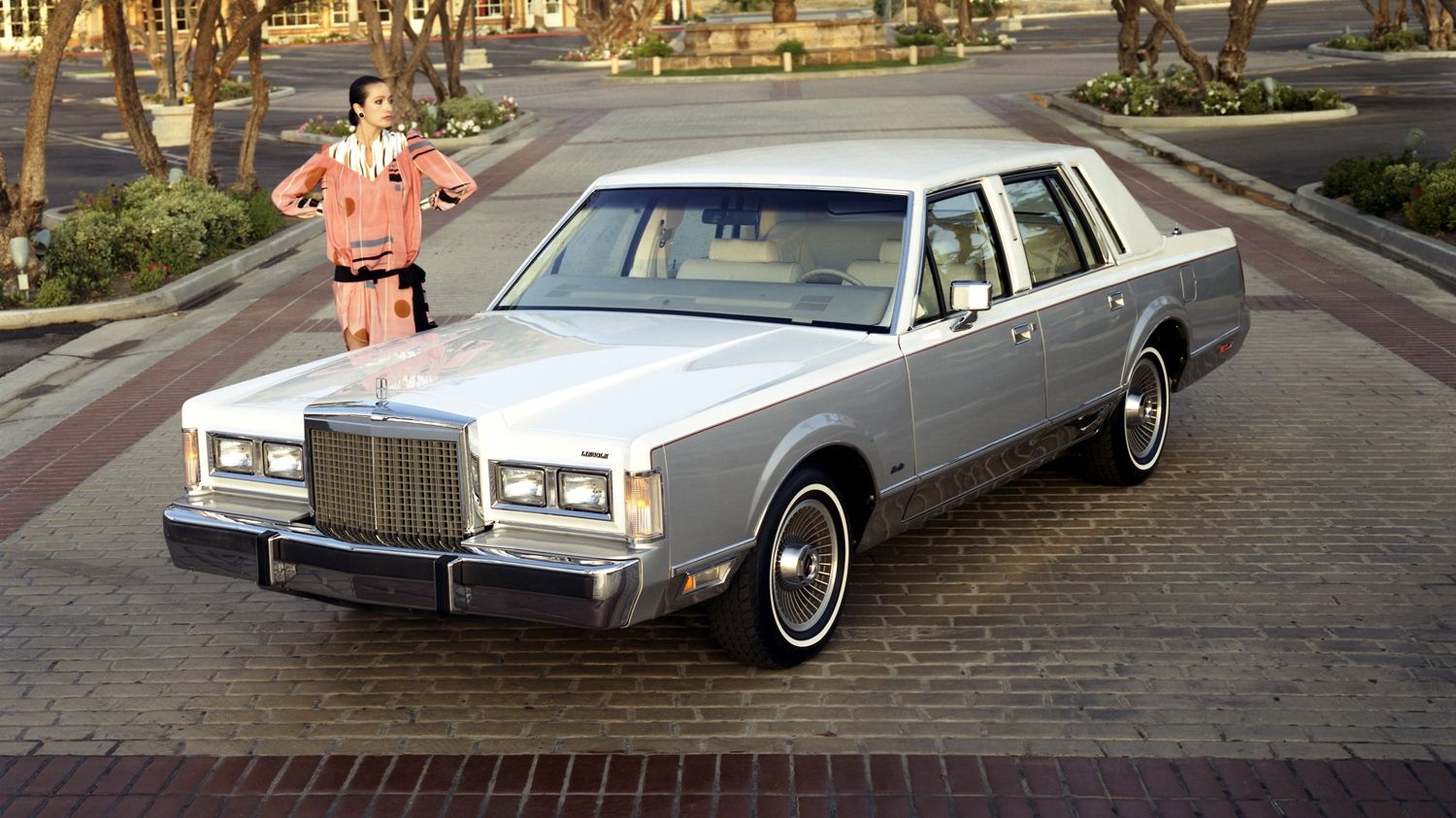 У Києві помітили покинутий лімузин на євробляхах