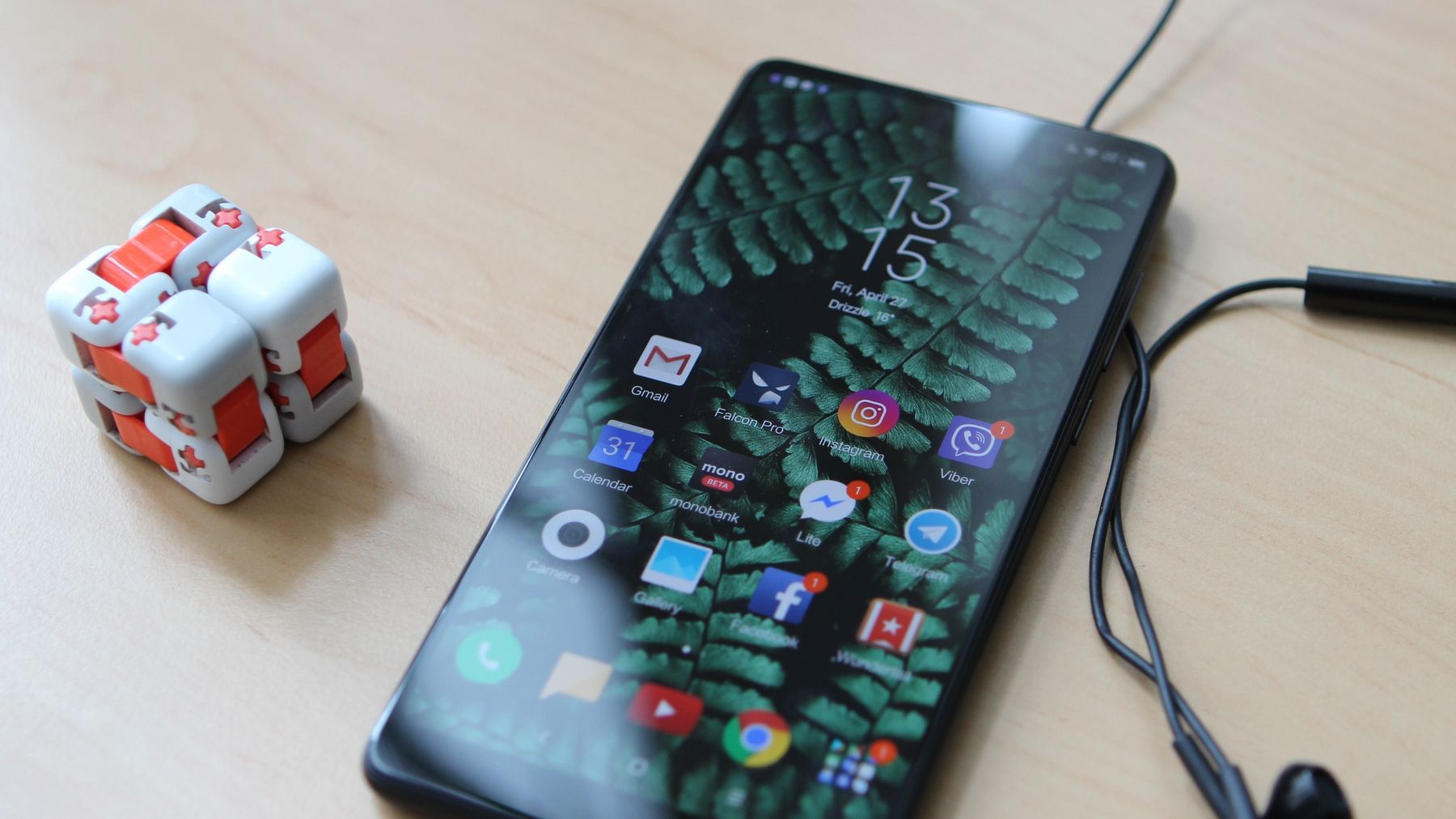 Xiaomi анонсувала абсолютно безрамковий смартфон