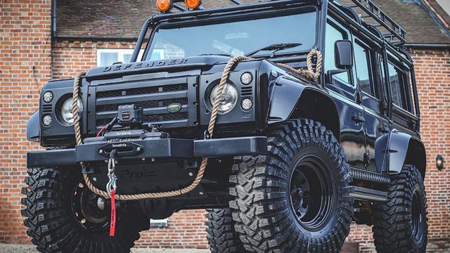 Доопрацьований позашляховик Land Rover Defender - фото 302571