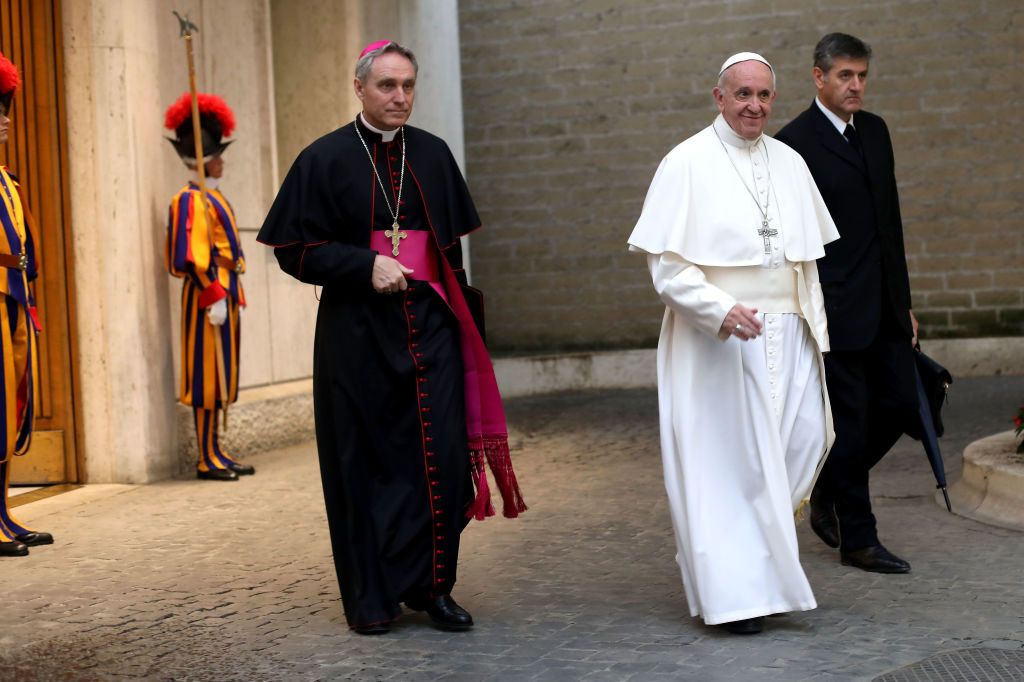 Папа Франциск закликав молодь користуватися додатком - фото 1