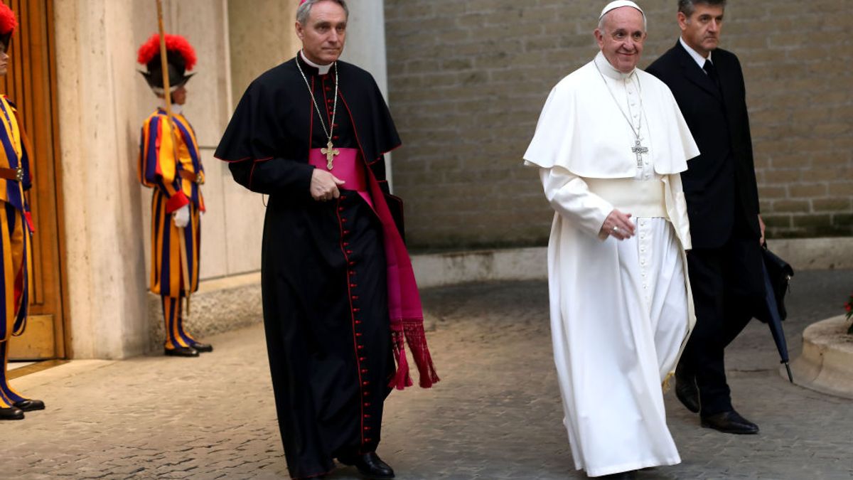 Папа Франциск закликав молодь користуватися додатком - фото 1