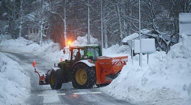 Наслідки снігової бурі в Європі у свіжих знімках - фото 302637