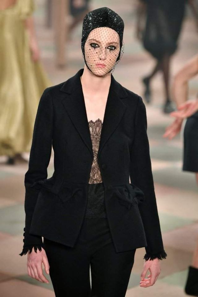 Christian Dior влаштував грандіозний показ: яскраві фото - фото 302827