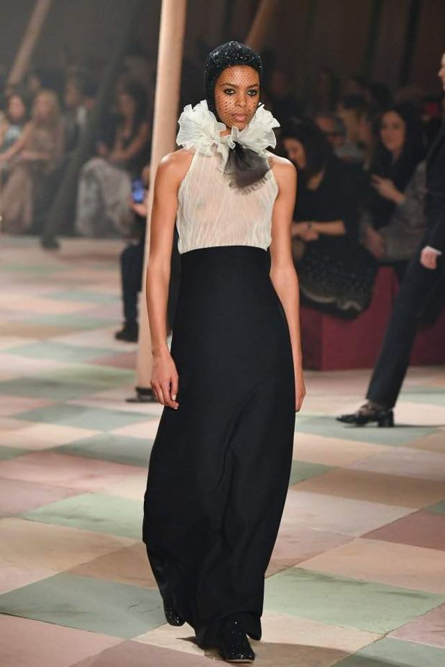 Christian Dior влаштував грандіозний показ: яскраві фото - фото 302828