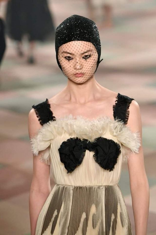 Christian Dior влаштував грандіозний показ: яскраві фото - фото 302830
