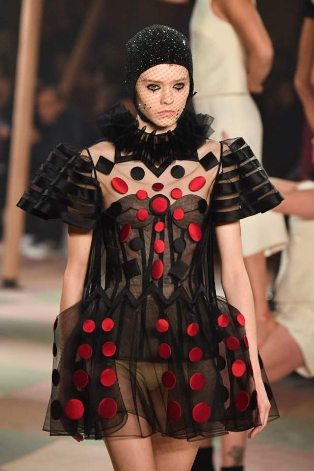 Christian Dior влаштував грандіозний показ: яскраві фото - фото 302831