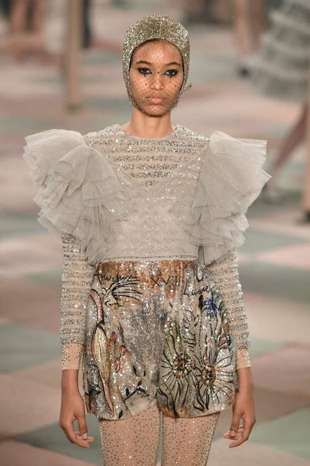 Christian Dior влаштував грандіозний показ: яскраві фото - фото 302835