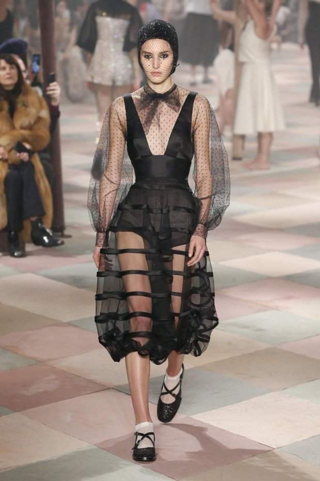 Christian Dior влаштував грандіозний показ: яскраві фото - фото 302840