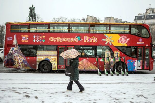 Франція потерпає від снігопадів: фото - фото 302905