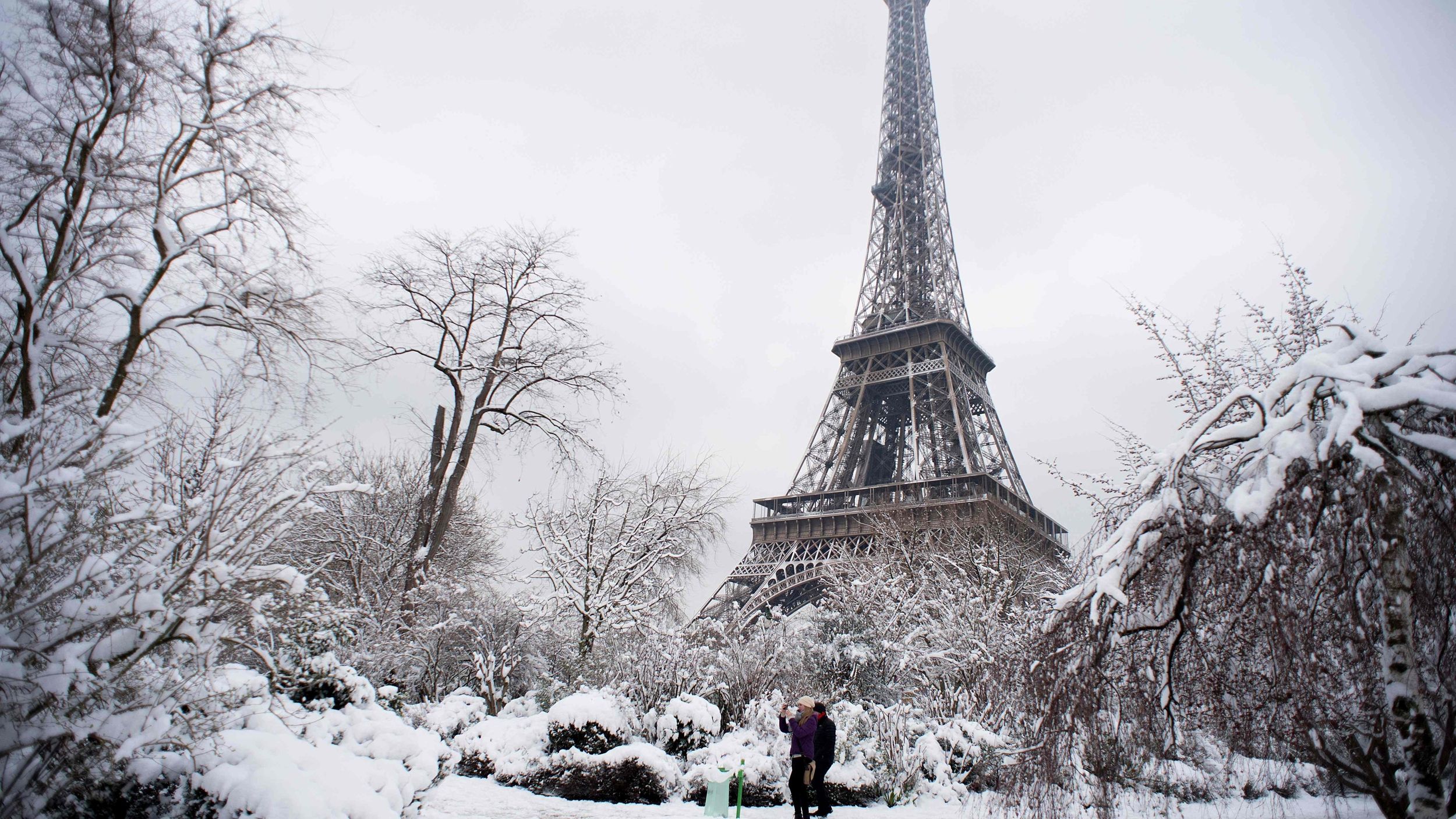 Франція потерпає від снігопадів: фото