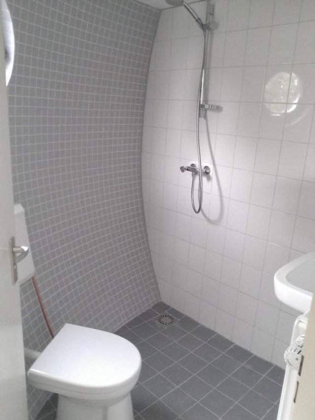 Як живуть люди у бетонних будиночках-кулях у Нідерландах - фото 302918