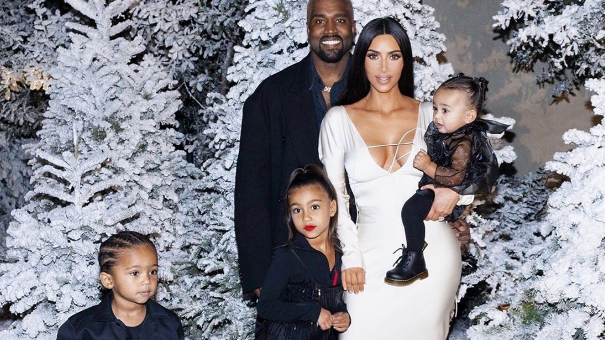 Кім Кардашян влаштувала тематичну вечірку на день народження дочки: відео