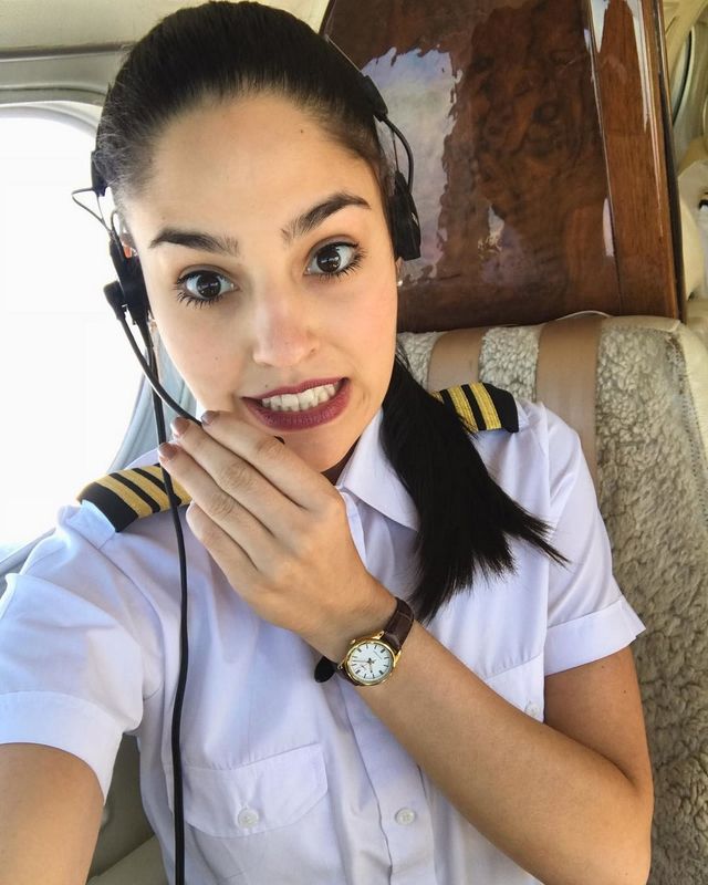 Як виглядає найкрасивіша льотчиця з Парагваю - фото 303074