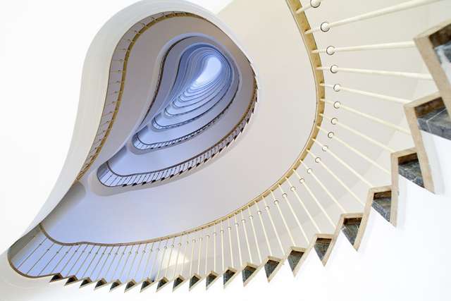 Таємничі сходи в об'єктиві Нільса Айсфельда: ефектні фото - фото 303097