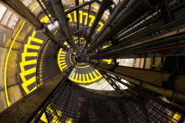 Таємничі сходи в об'єктиві Нільса Айсфельда: ефектні фото - фото 303098