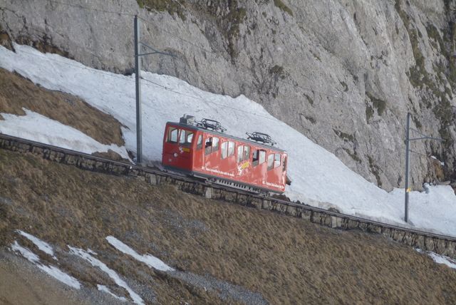 Відпочинок взимку: чому варто поїхати у Швейцарію - фото 303146