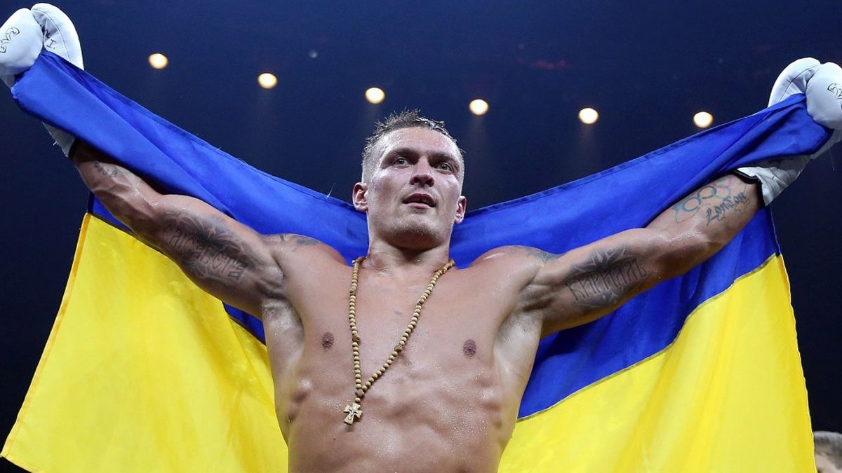 Олександр Усик показав новий романтичний знімок з дружиною