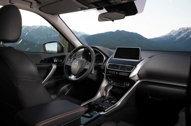 Mitsubishi Eclipse Cross трішки оновили - фото 303617