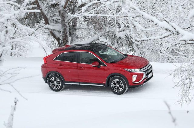 Mitsubishi Eclipse Cross трішки оновили - фото 303618