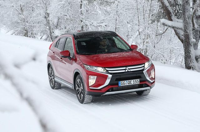 Mitsubishi Eclipse Cross трішки оновили - фото 303619