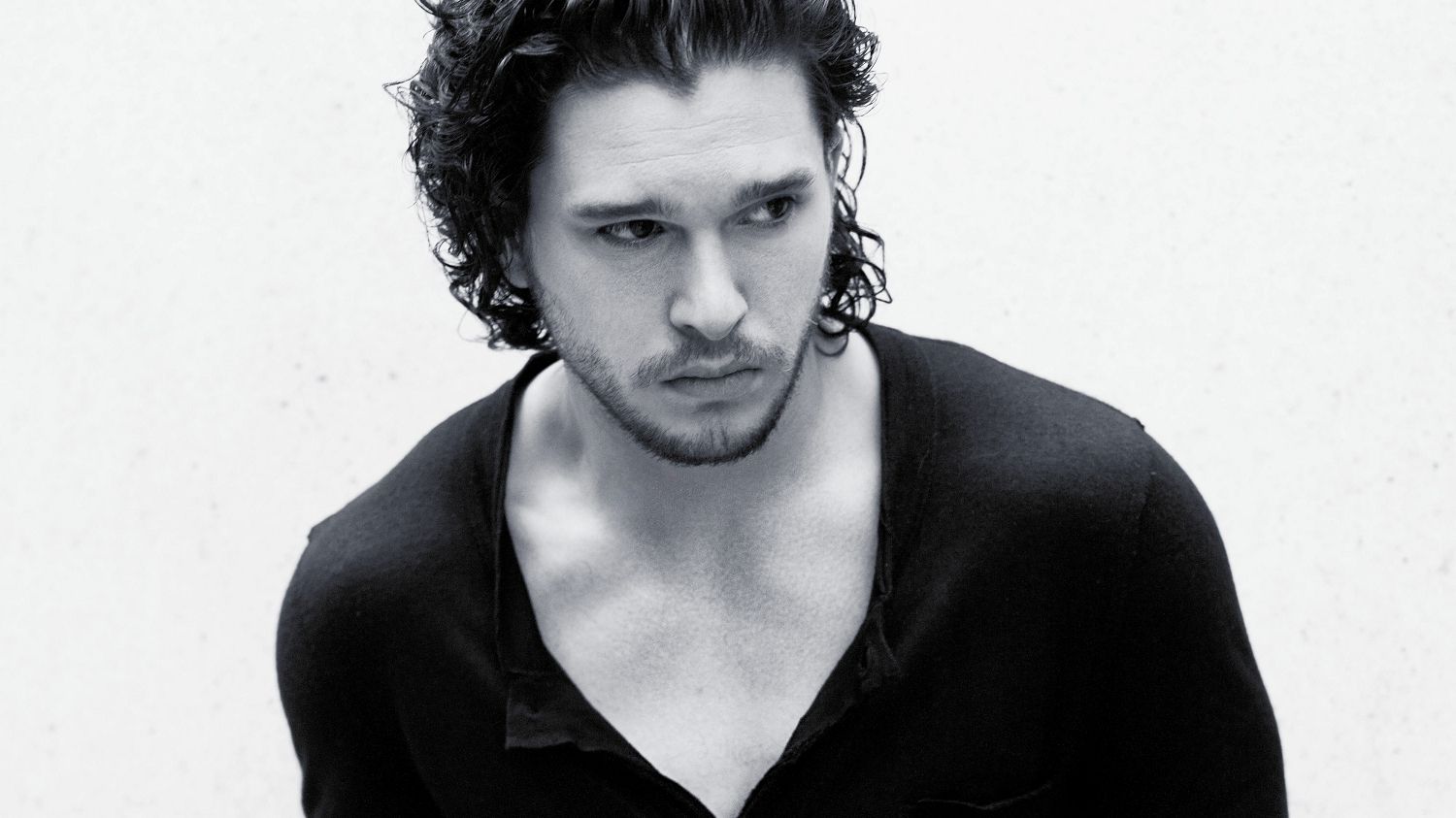 Харінгтон прийшов на прем'єру з густими вусами - фото 1