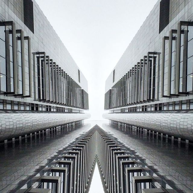 Француз перетворює будівлі у космічні кораблі: фото - фото 303836