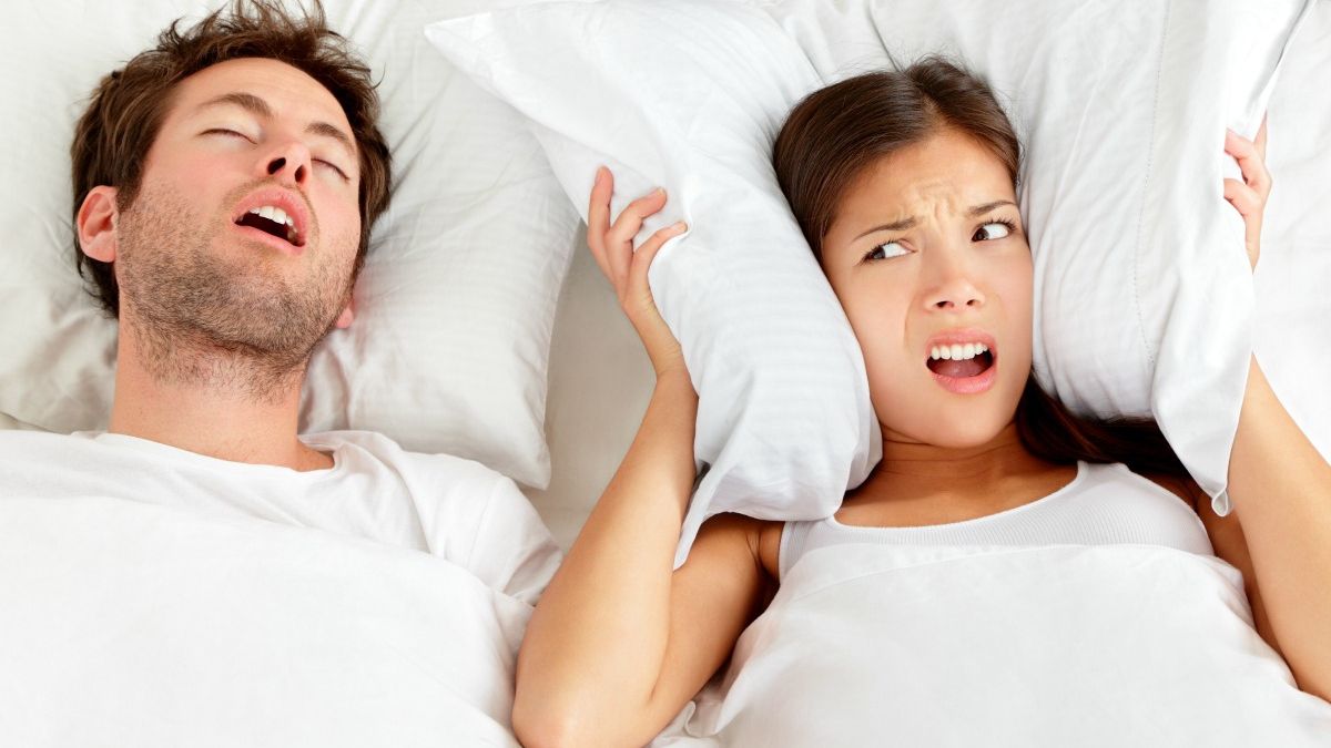 Розроблено подушку для поглиння звуків хропіння