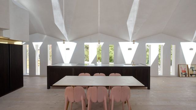 Сучасна готика: як виглядає житловий будинок у покинутій лондонській каплиці - фото 304104