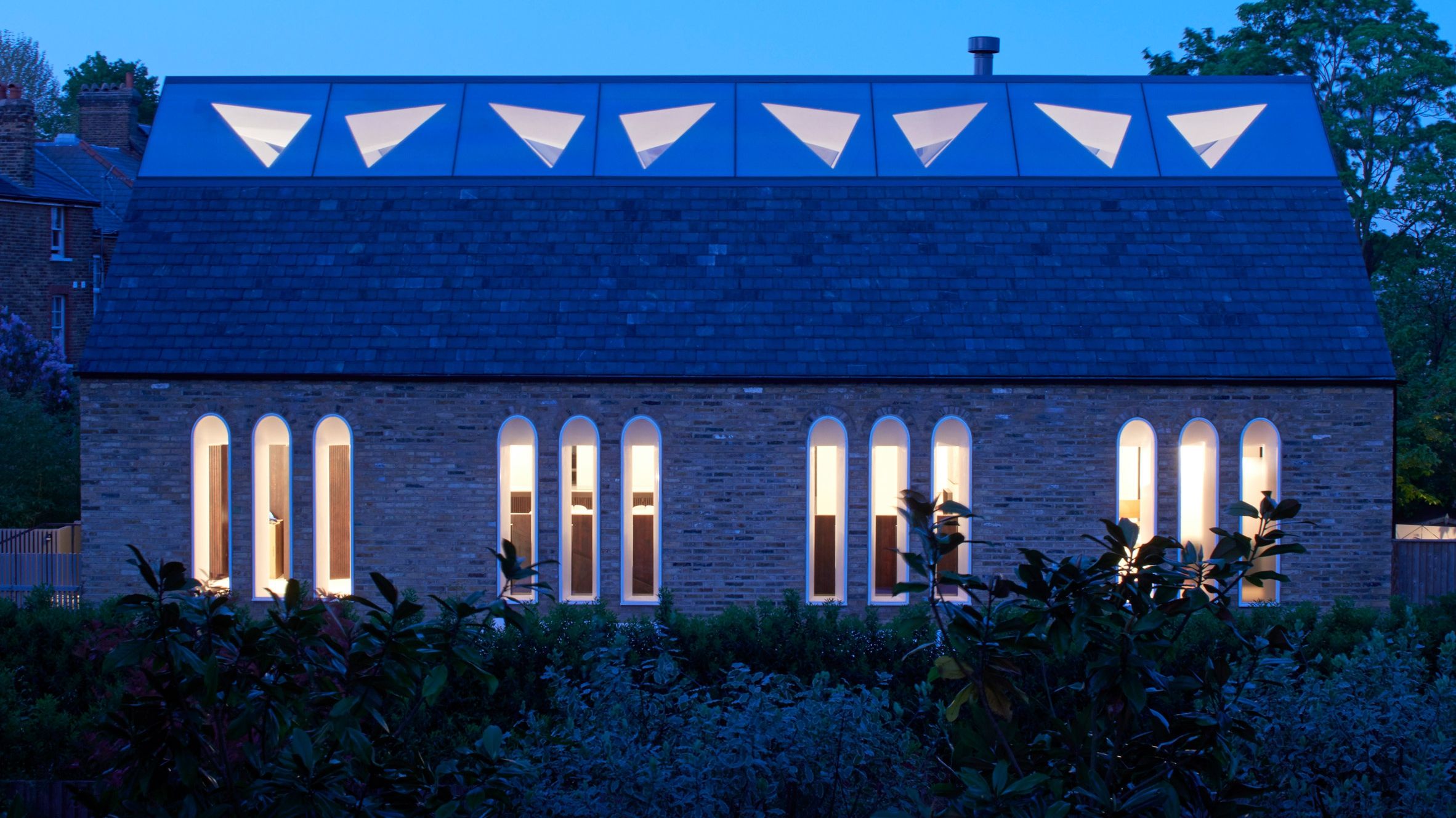 Сучасна готика: як виглядає житловий будинок у покинутій лондонській каплиці