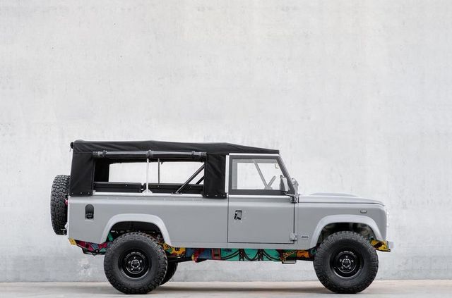 Арт-об'єкт Land Rover Defender- фото 304172