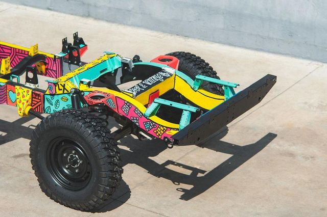 Арт-об'єкт Land Rover Defender- фото 304173