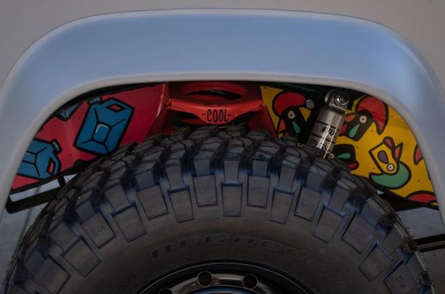 Арт-об'єкт Land Rover Defender- фото 304175