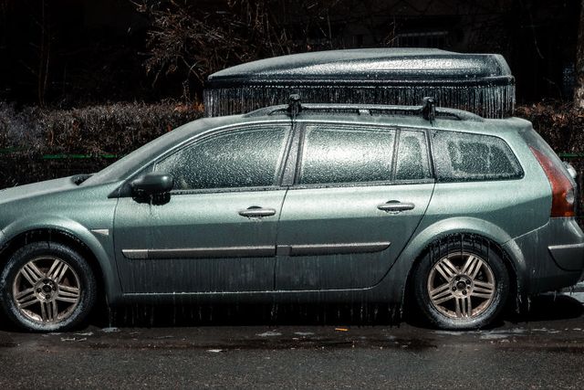 Крижана буря у Бухаресті: вражаючі фото замерзлого міста - фото 304340