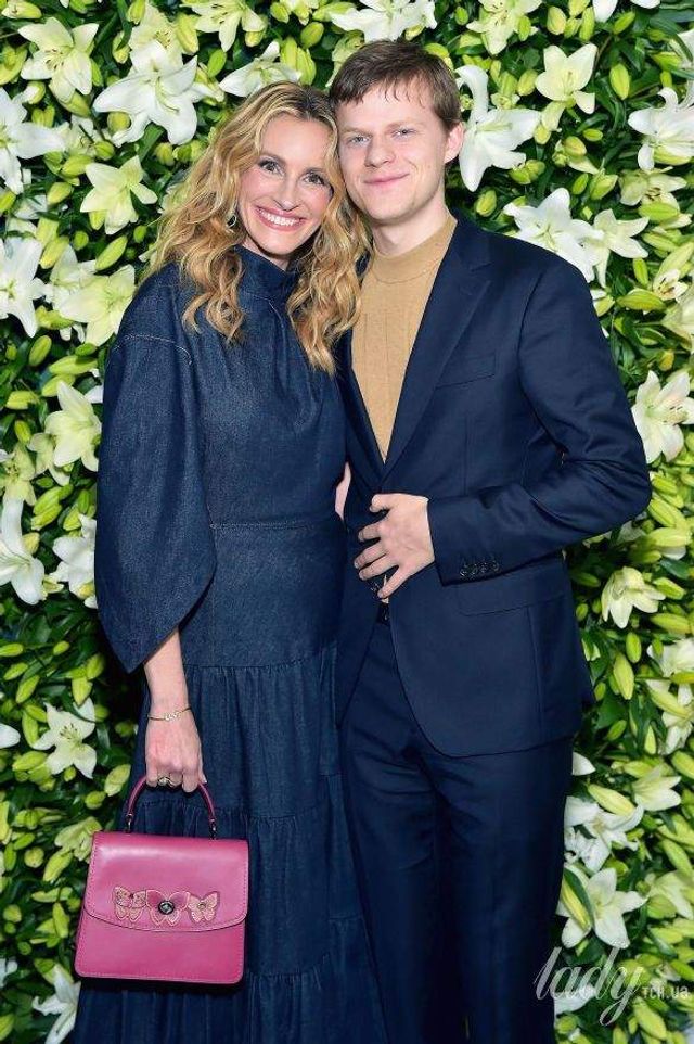 Джулія Робертс засвітилася в обіймах молодого актора- фото 304407