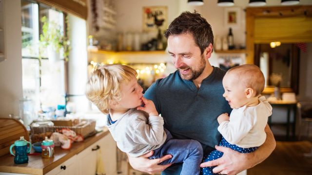 Новоспечені татусі зможуть піти у коротку декретну відпустку - фото 304466