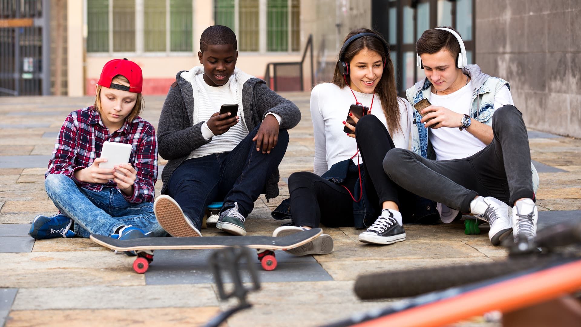 Як користуватися смартфоном без шкоди для здоров'я