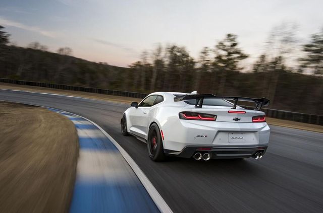 Спортивну версію Chevrolet Camaro оснастили автоматичною коробкою передач - фото 304675