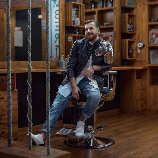 Лицарі серед нас: українські зірки-чоловіки знялися в ефектному фотопроекті - фото 304743